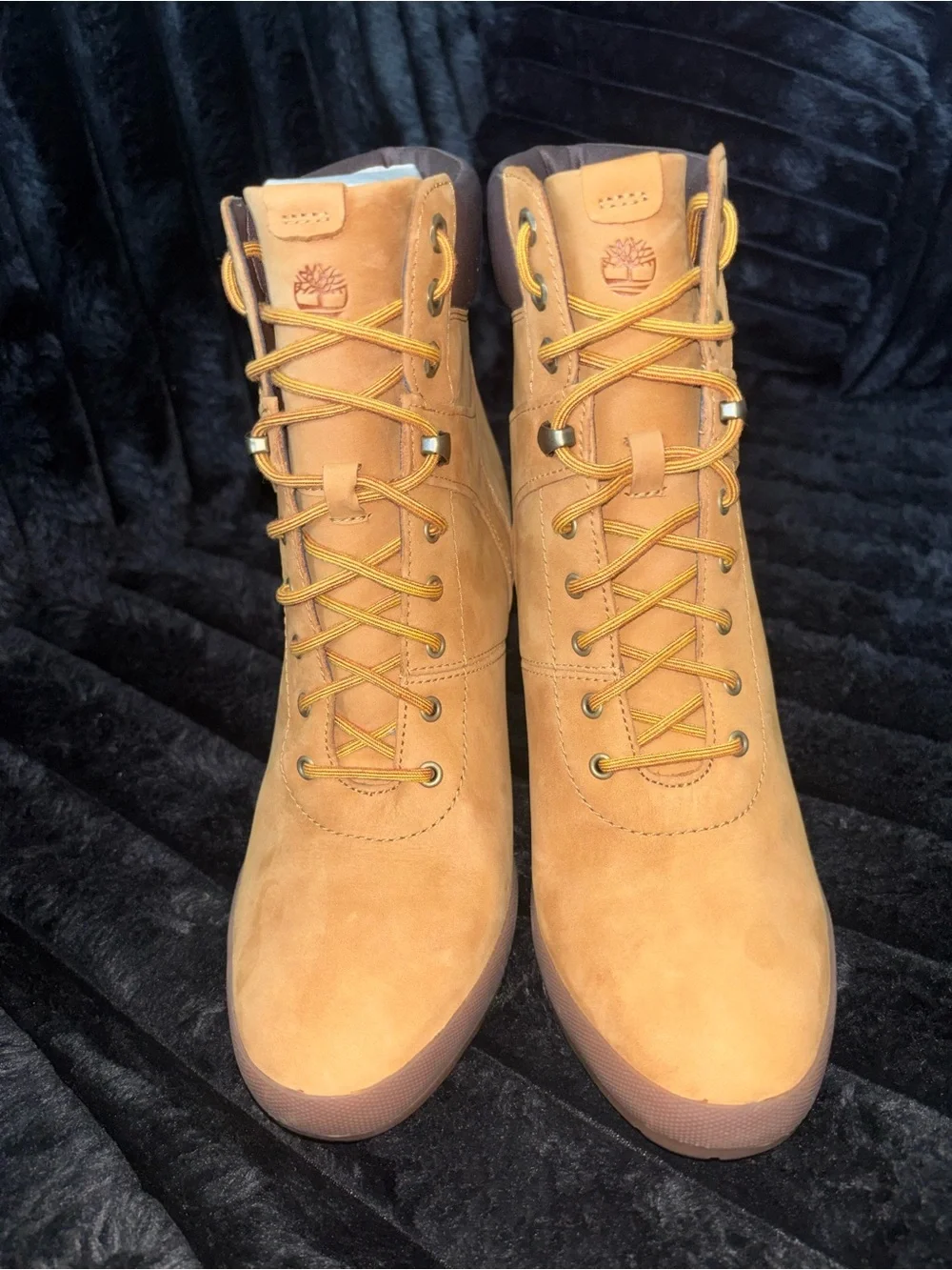 Timberland Women's Wheat/Chocolate Lace-Up Nubuck Boots